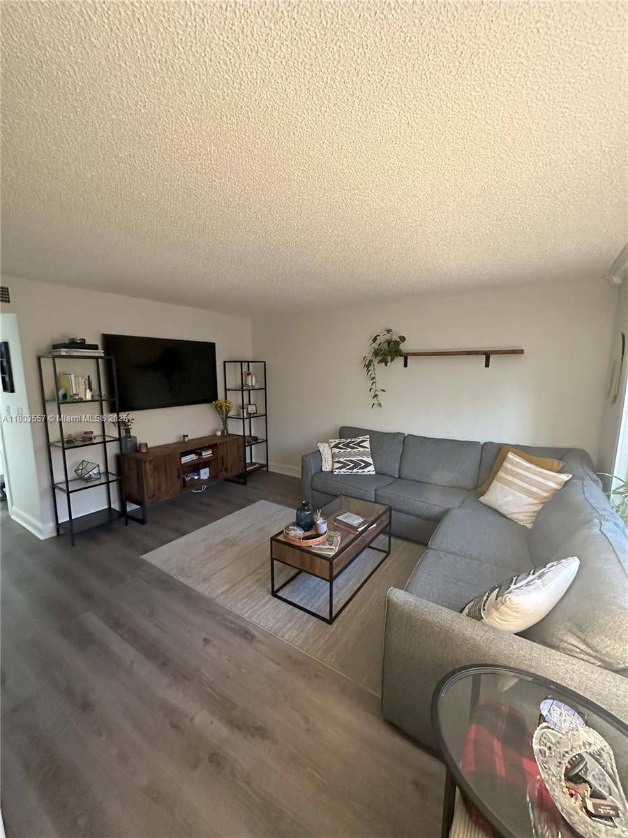 Miami, FL 33156,10102 SW 77th Ct