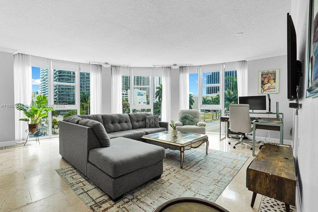 Miami, FL 33132,275 NE 18th St #306