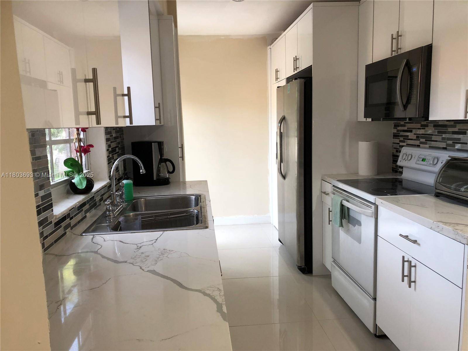 Miami Springs, FL 33166,625 East Dr #625