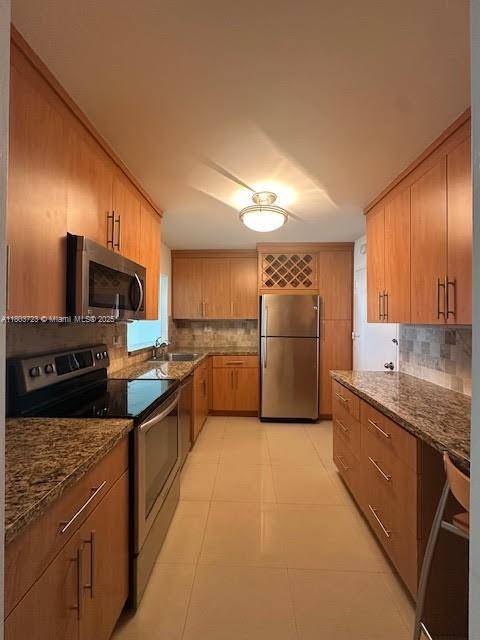 Miami Beach, FL 33141,7135 Collins Ave #1703