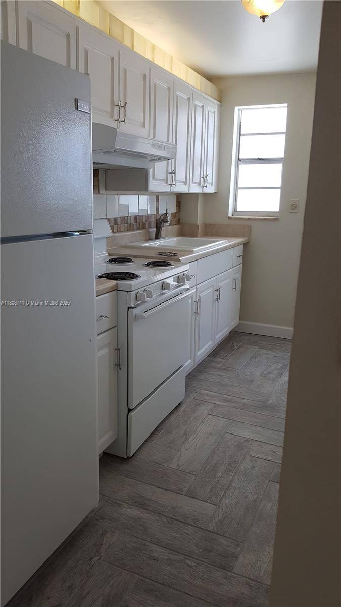 Miami Beach, FL 33139,1340 Lincoln Rd #706