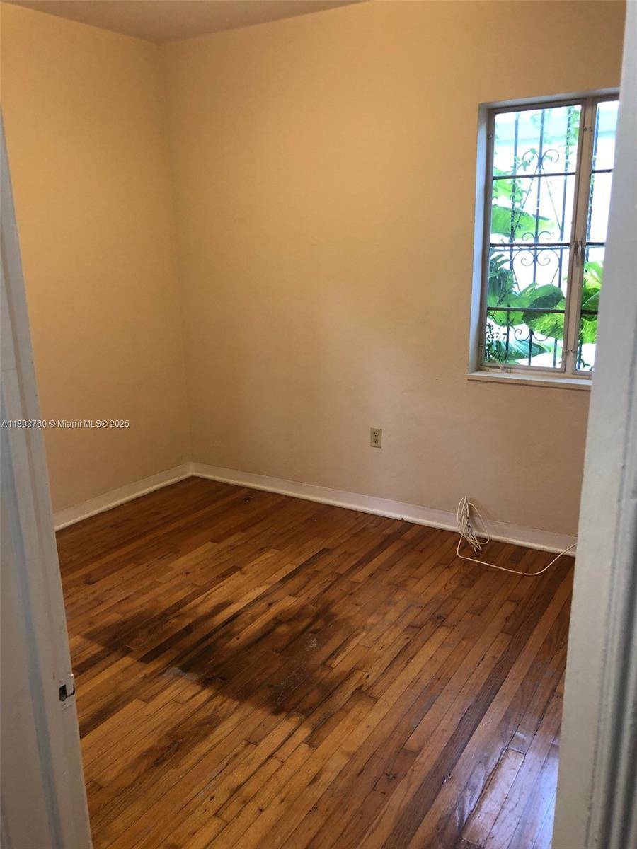 Miami, FL 33133,3334 Charles Ave