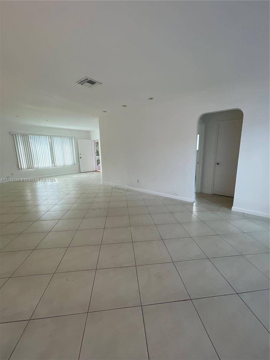 Surfside, FL 33154,8851 Byron ave