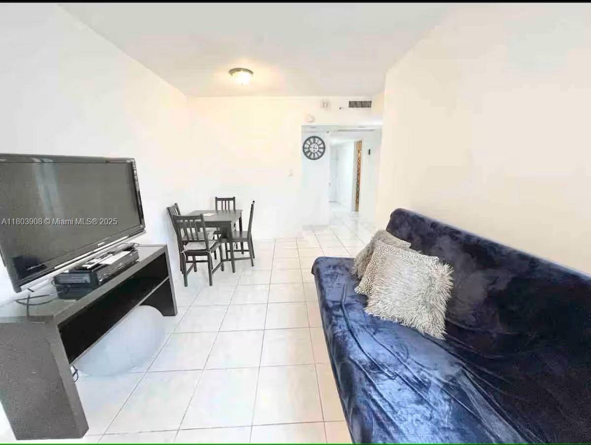 Miami Beach, FL 33139,100 Lincoln Rd #1216