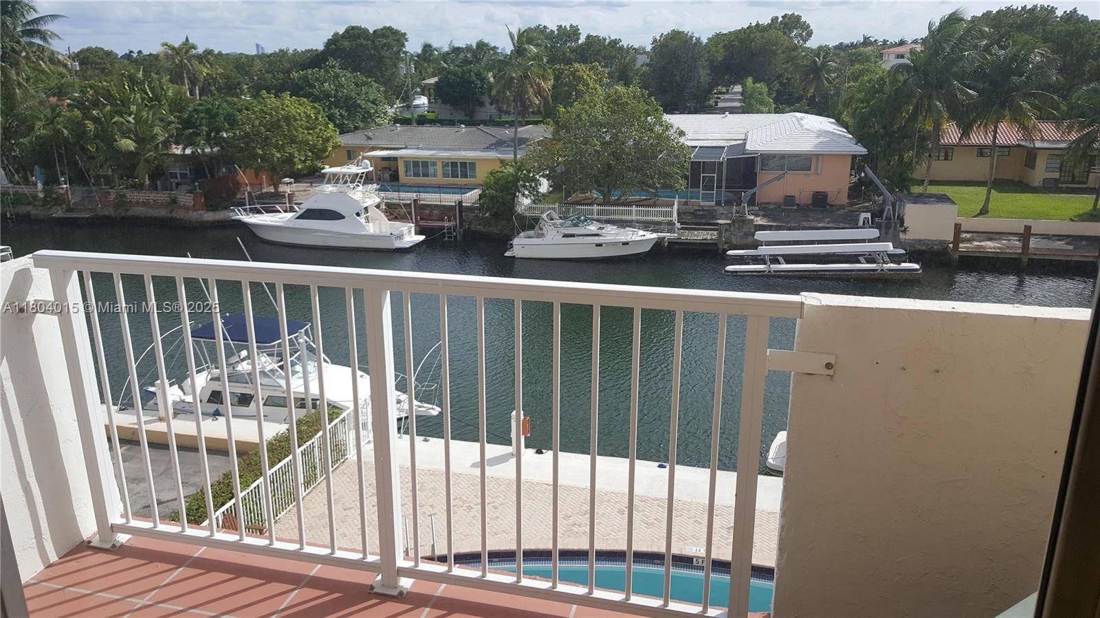North Miami, FL 33181,2020 NE 135th St #406