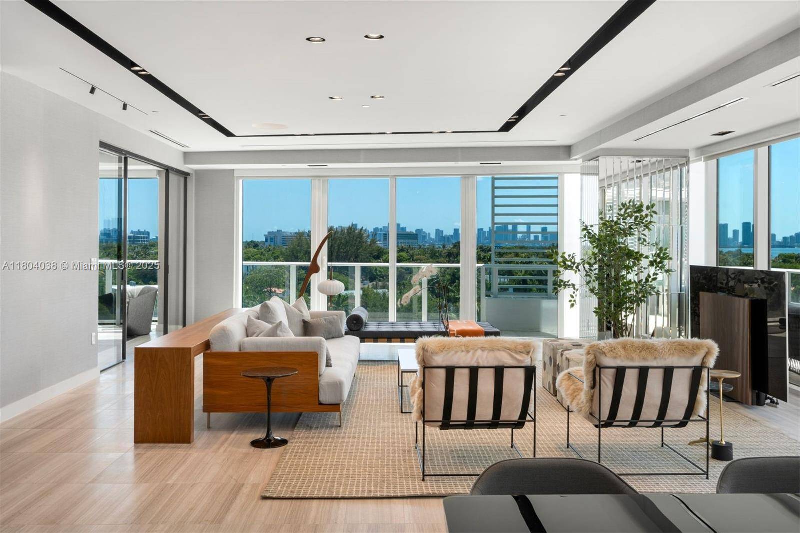 Miami Beach, FL 33140,4701 N Meridian Ave #512