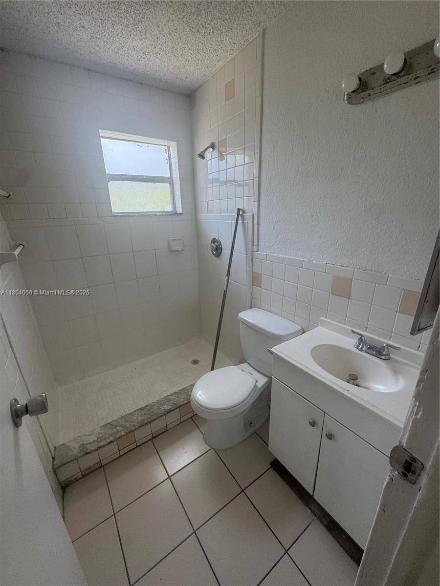 Fort Lauderdale, FL 33311,2856 NW 14th St #1-2