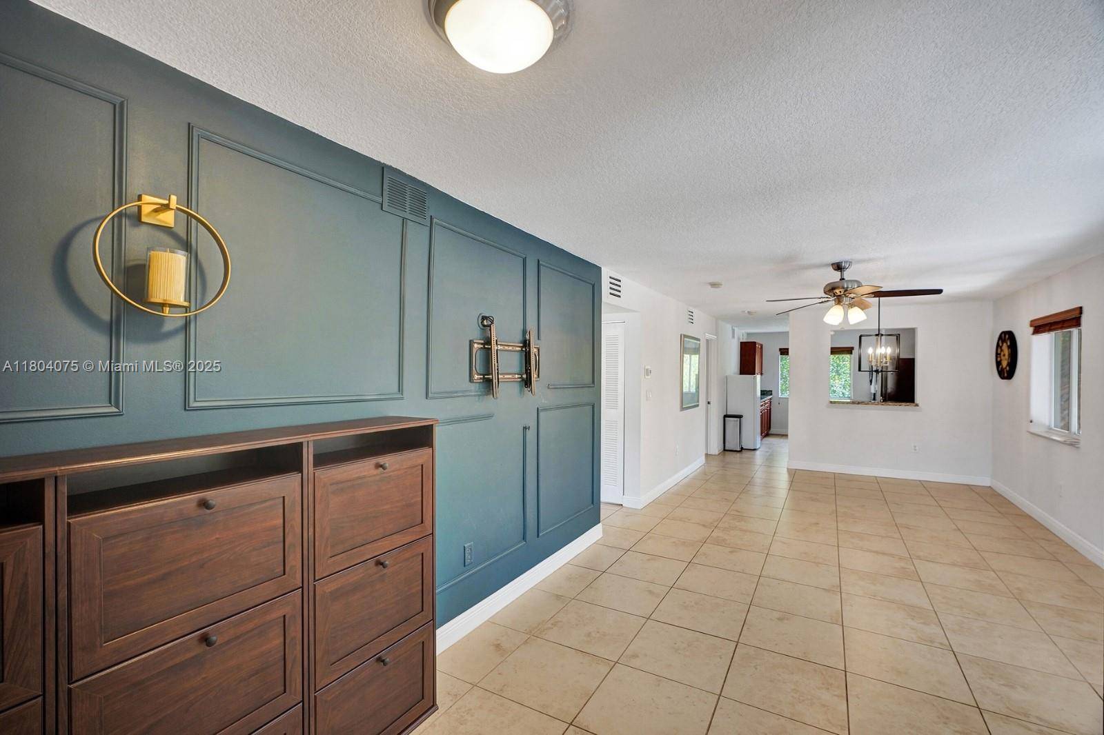 Davie, FL 33314,6235 SW 47th Mnr #204