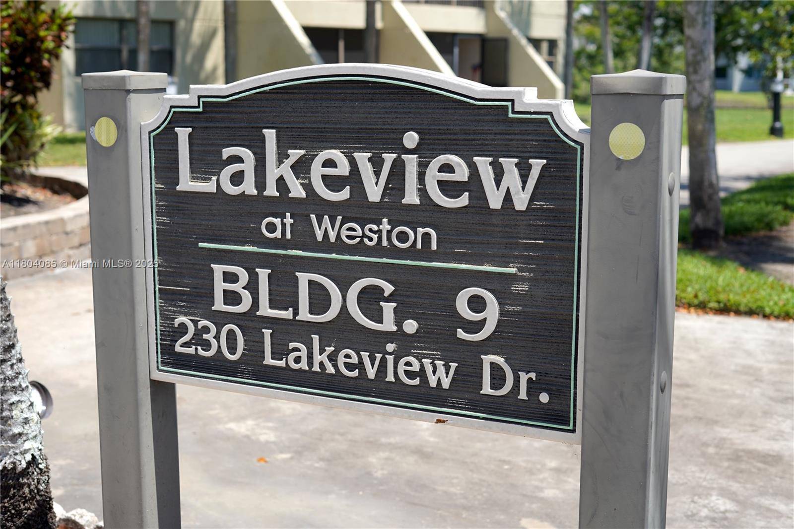 Weston, FL 33326,230 Lakeview Dr #102
