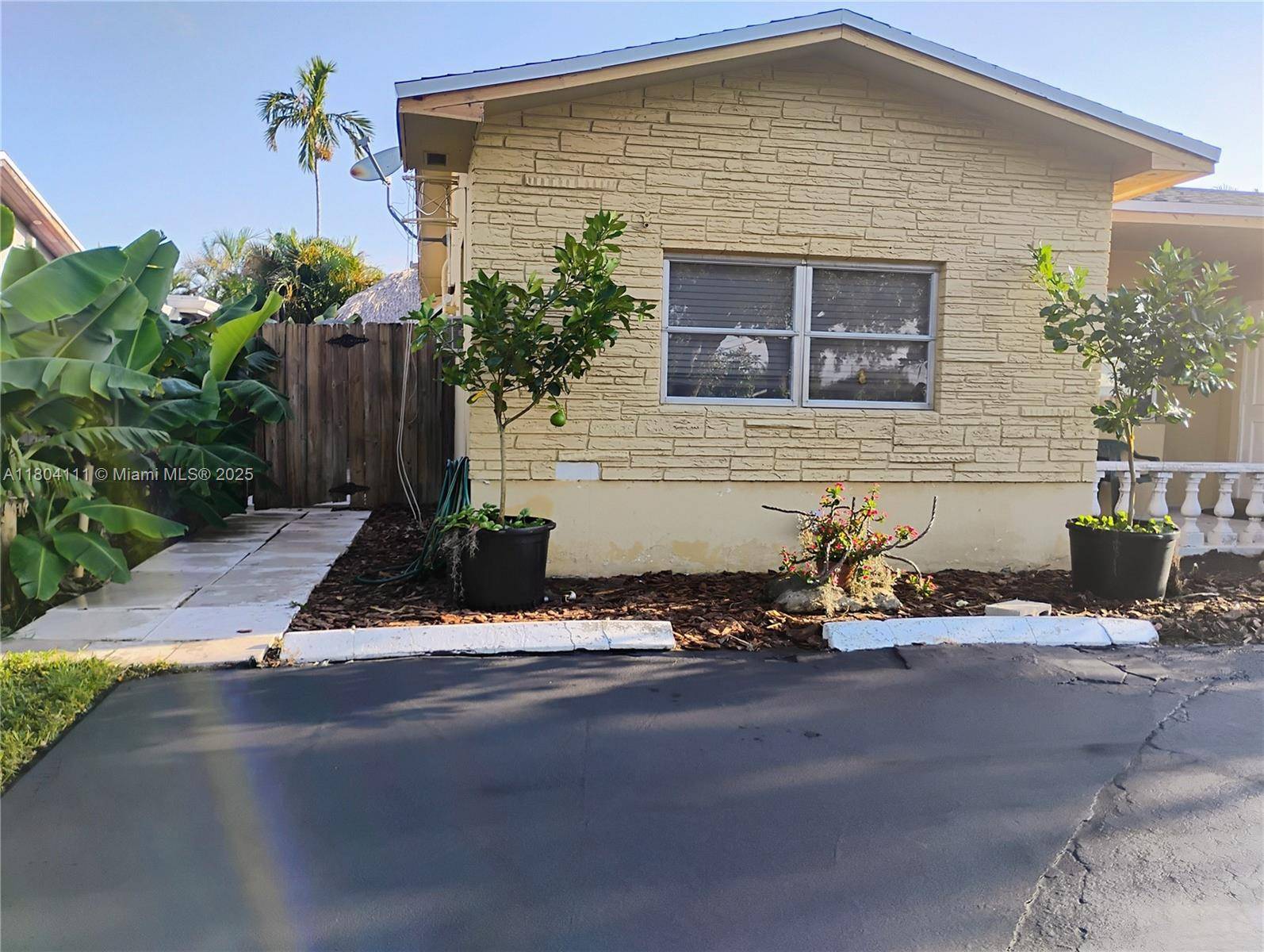 Hollywood, FL 33021,4121 Thomas St #1