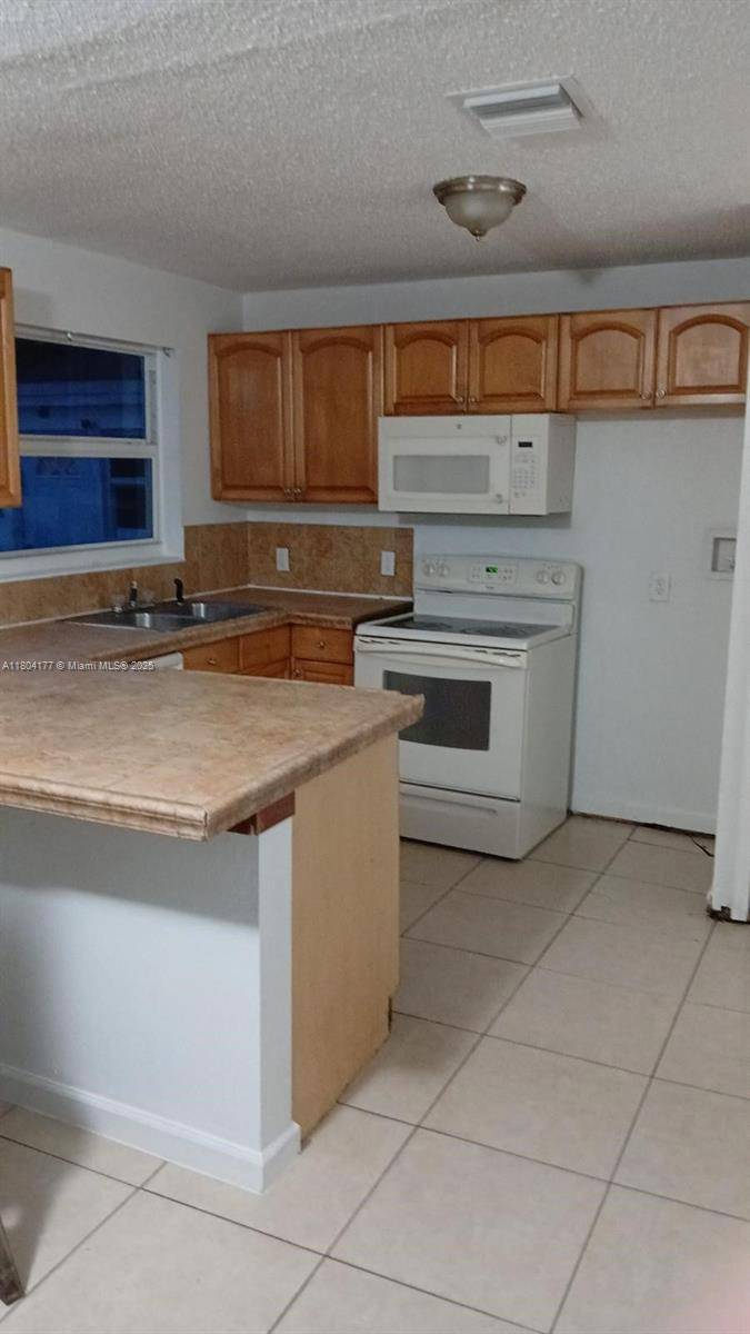 Hollywood, FL 33020,2131 Cleveland St