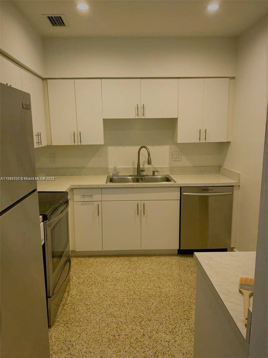 South Miami, FL 33143,6880 SW 77th Ter