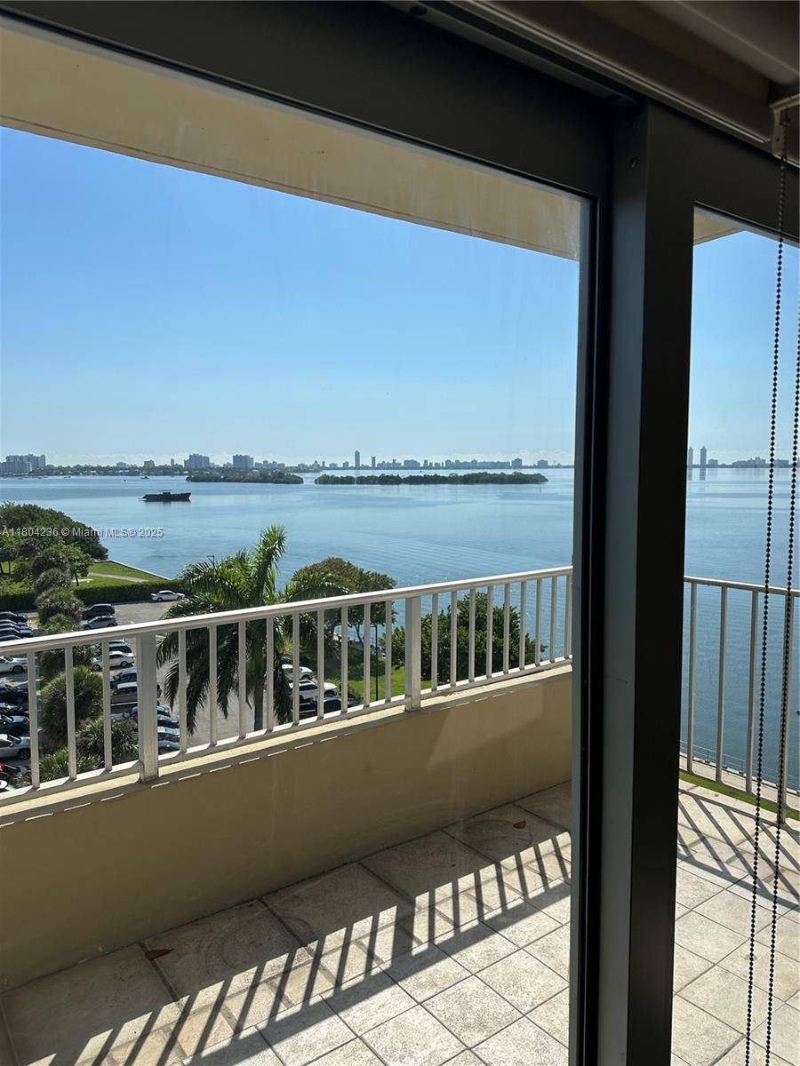 Miami, FL 33138,880 NE 69th St #7Q