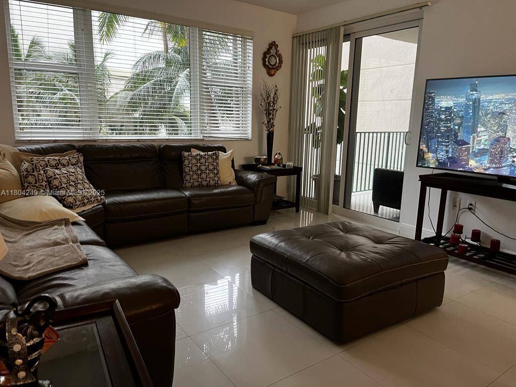 Aventura, FL 33180,19900 E Country Club Dr #218