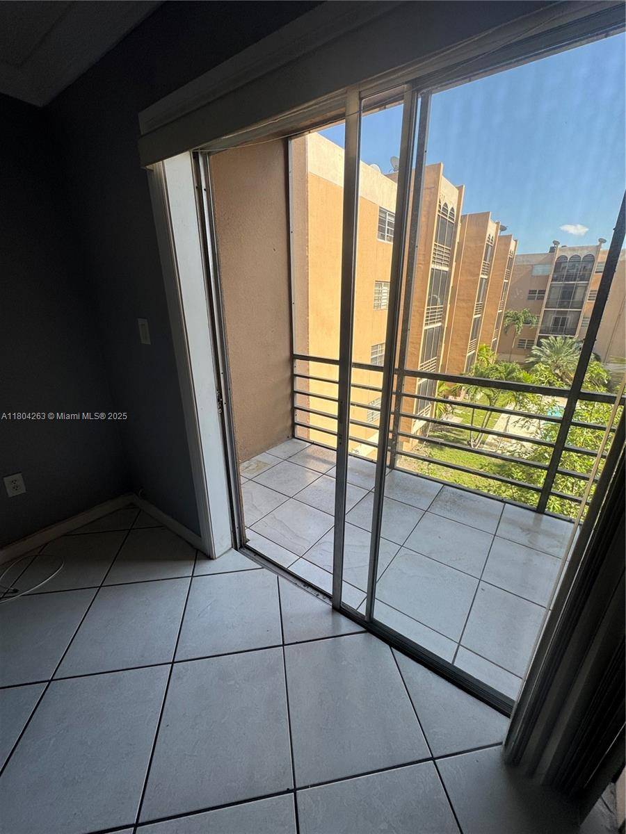 Hialeah, FL 33012,4670 W 13th Ln #427