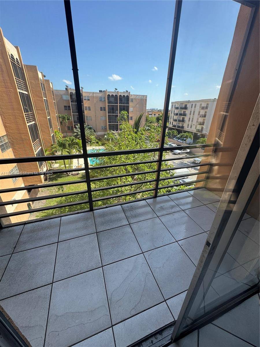 Hialeah, FL 33012,4670 W 13th Ln #427