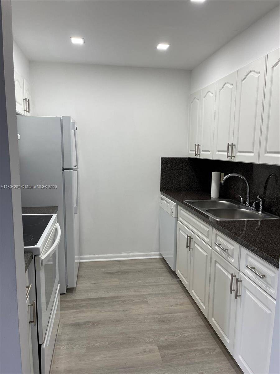 Pembroke Pines, FL 33027,300 SW 134th Way #209E