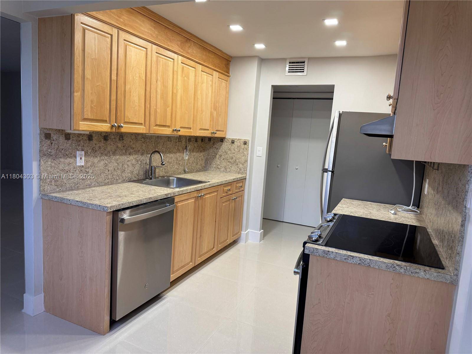 North Miami Beach, FL 33162,16450 Miami Dr #106