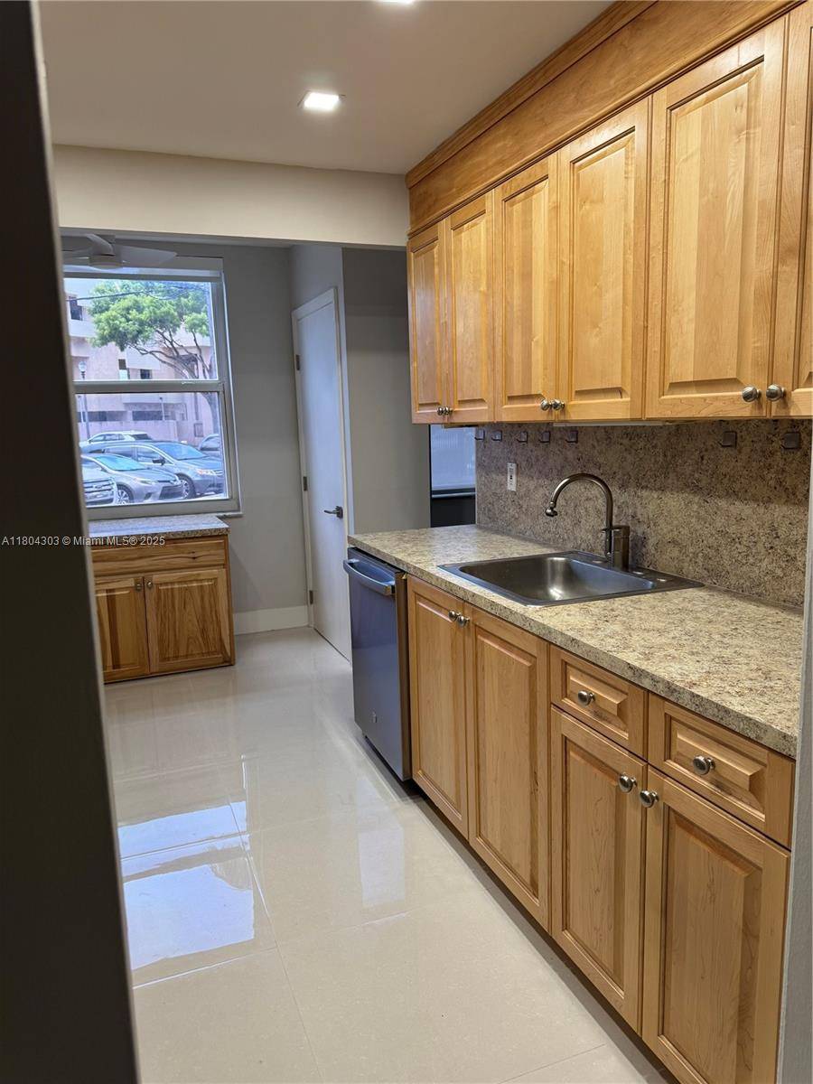 North Miami Beach, FL 33162,16450 Miami Dr #106