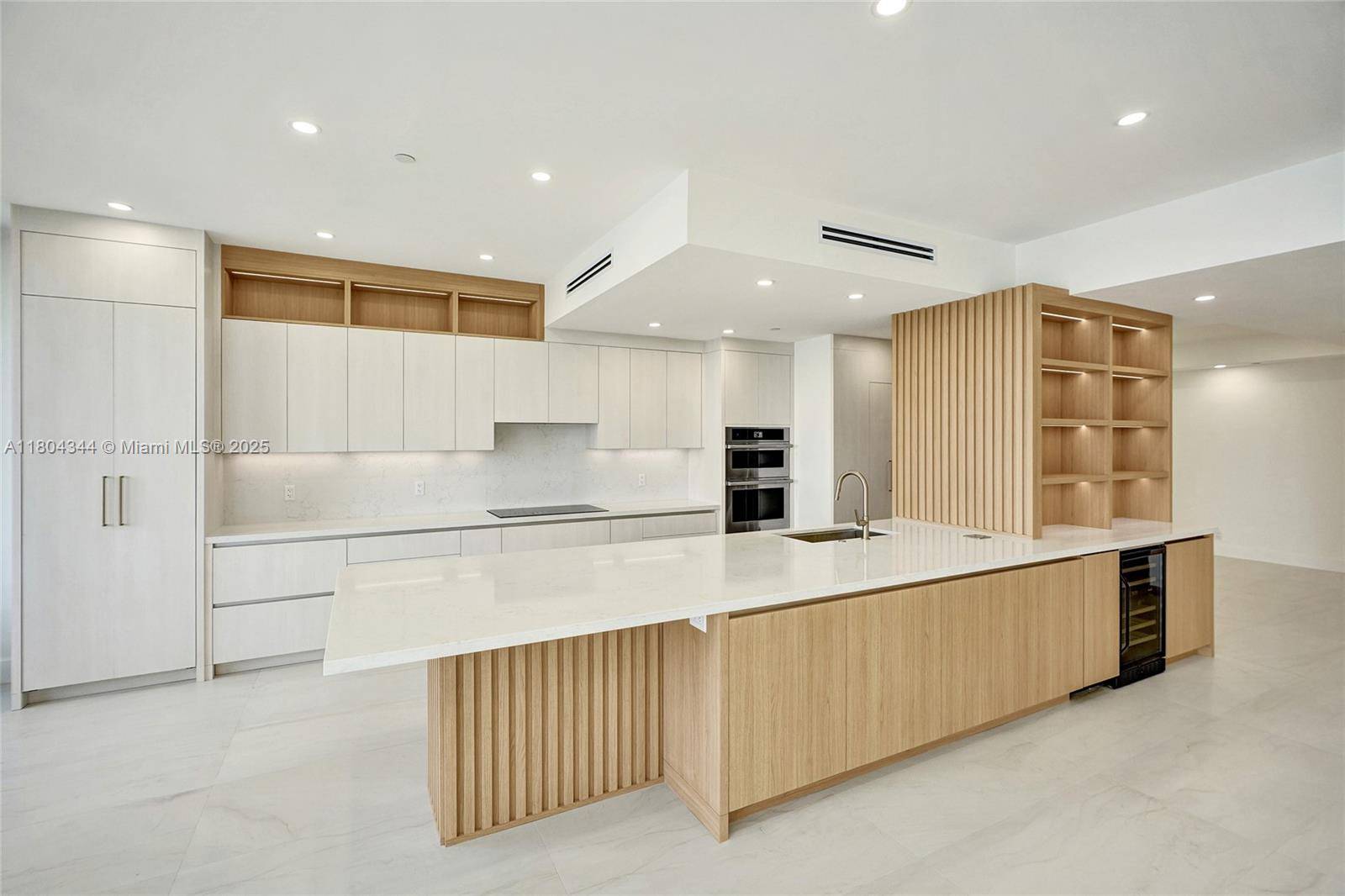 Aventura, FL 33160,3000 Island Blvd #TH-5