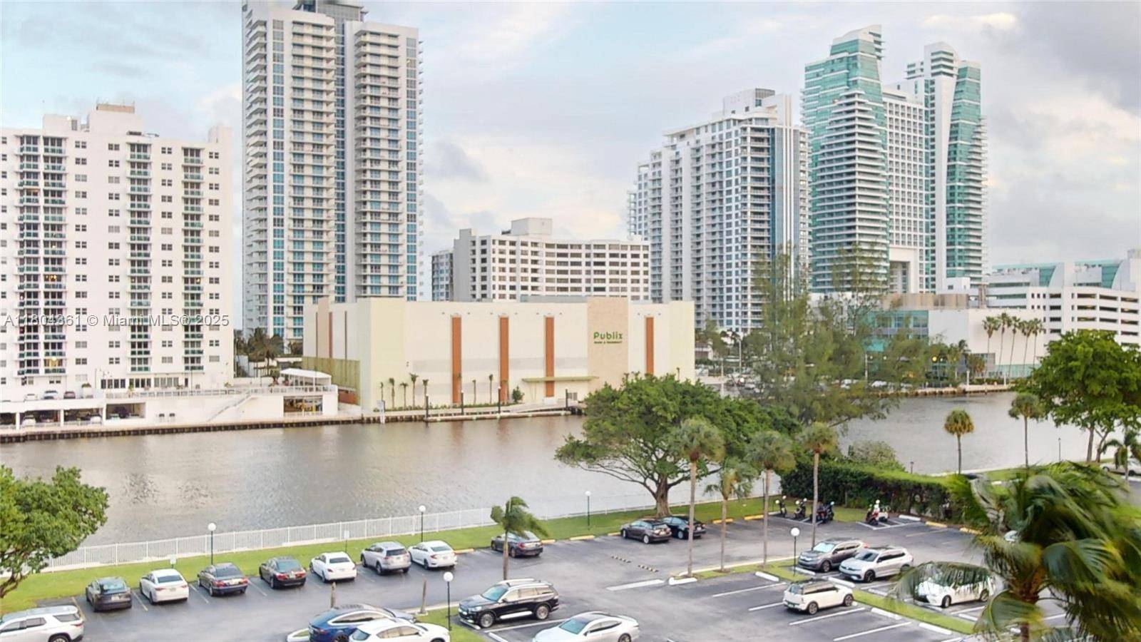 Hallandale Beach, FL 33009,800 Parkview Dr #622