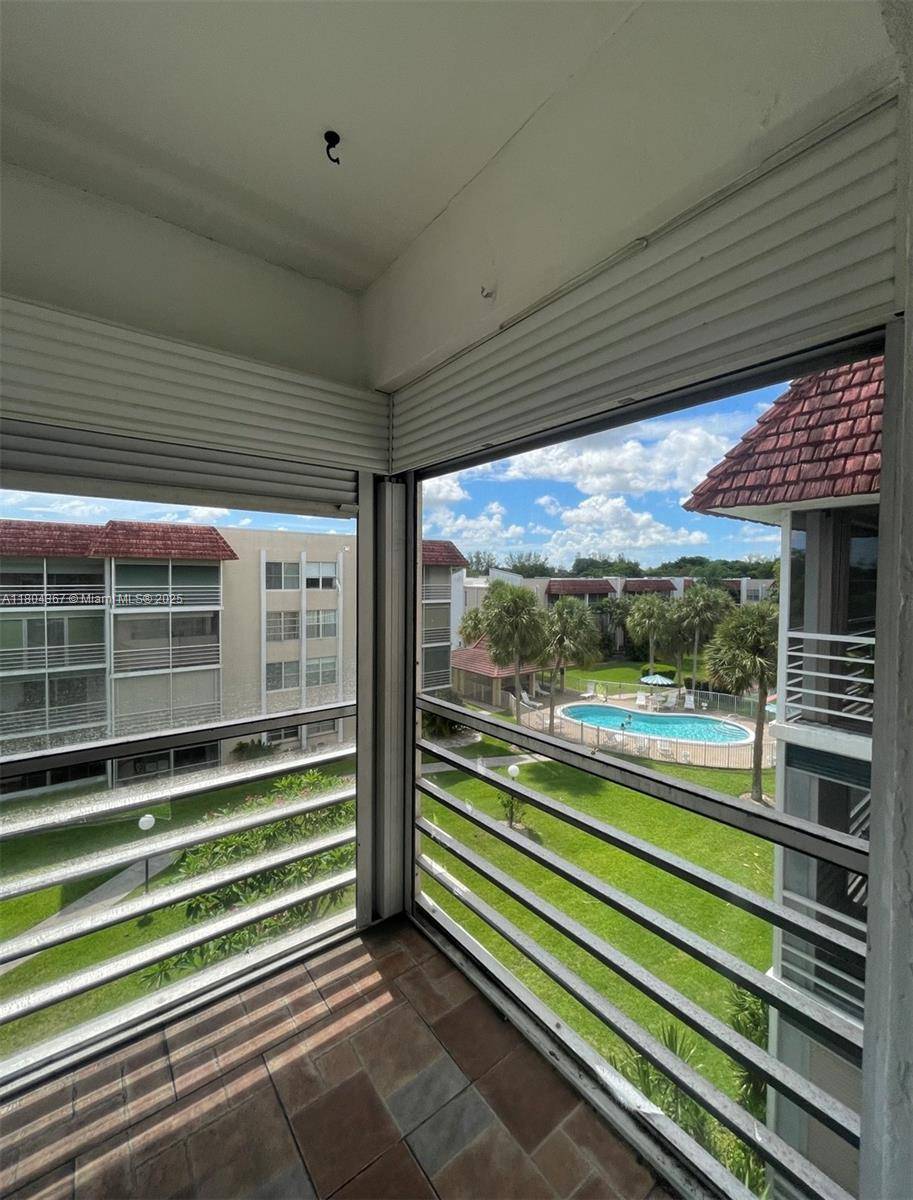 Lauderhill, FL 33319,3531 Inverrary Dr #401