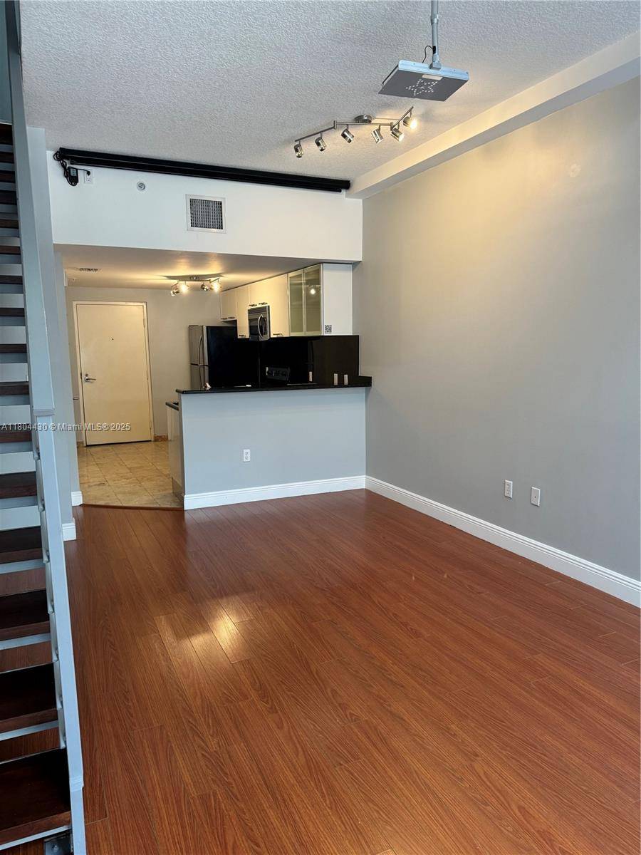 Miami, FL 33133,3339 Virginia St #105