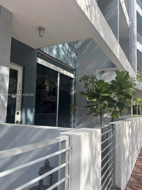 Miami, FL 33133,3339 Virginia St #105