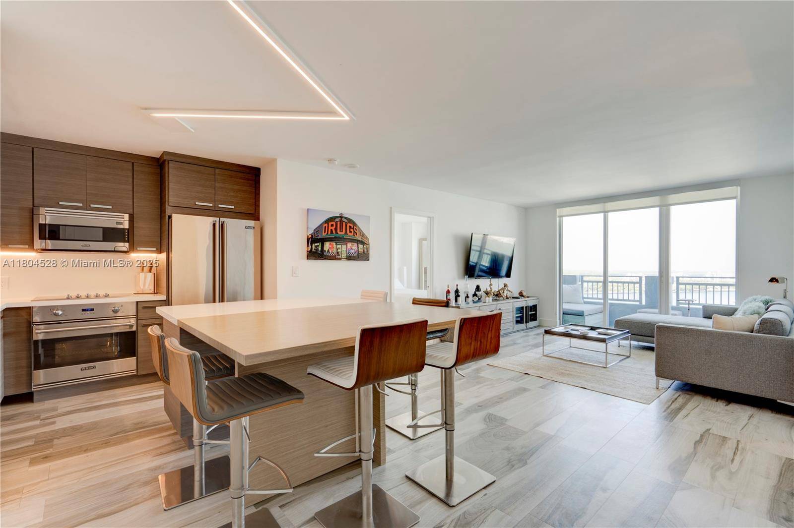 Miami Beach, FL 33139,90 Alton Rd #2010