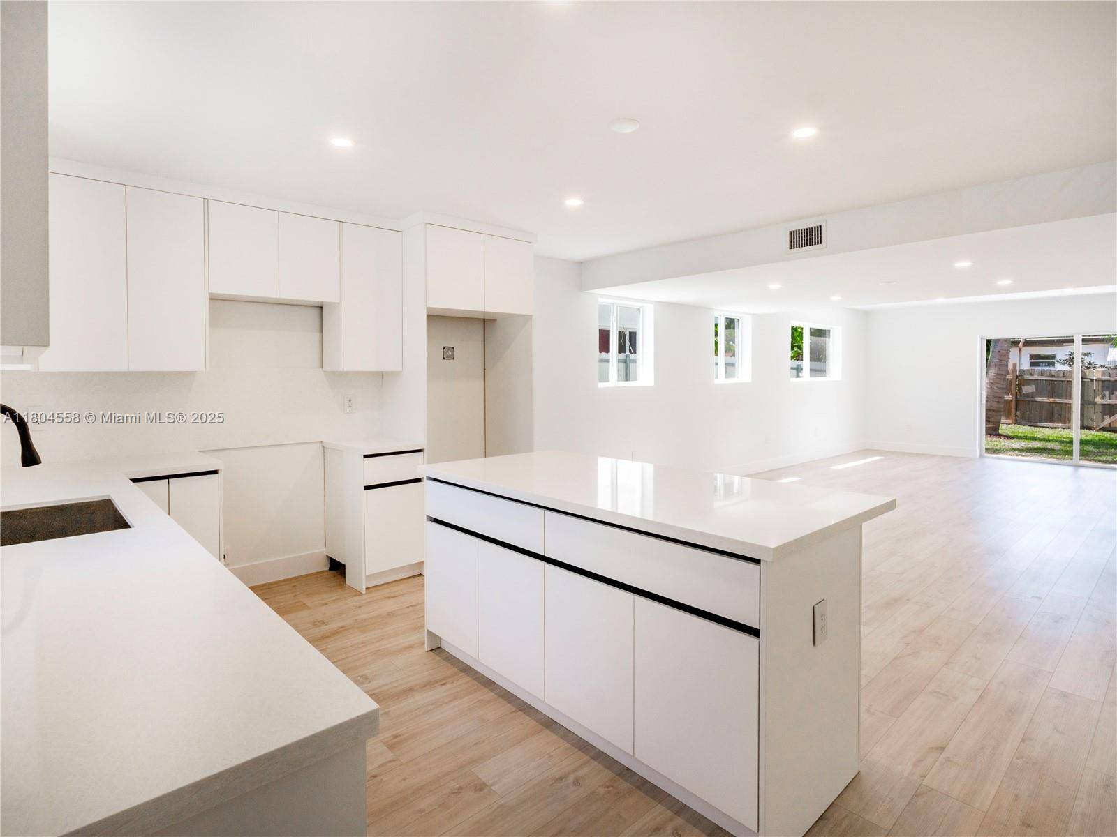 North Miami Beach, FL 33162,2039 NE 172nd St