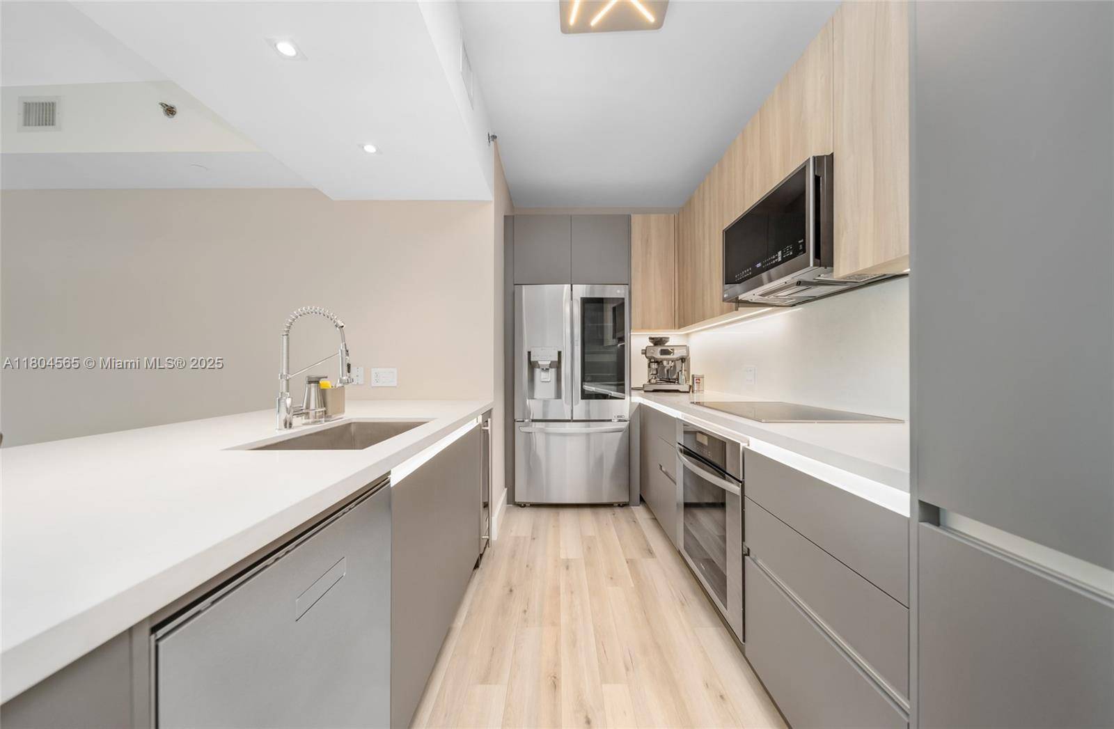 Miami, FL 33131,951 Brickell Ave #2800