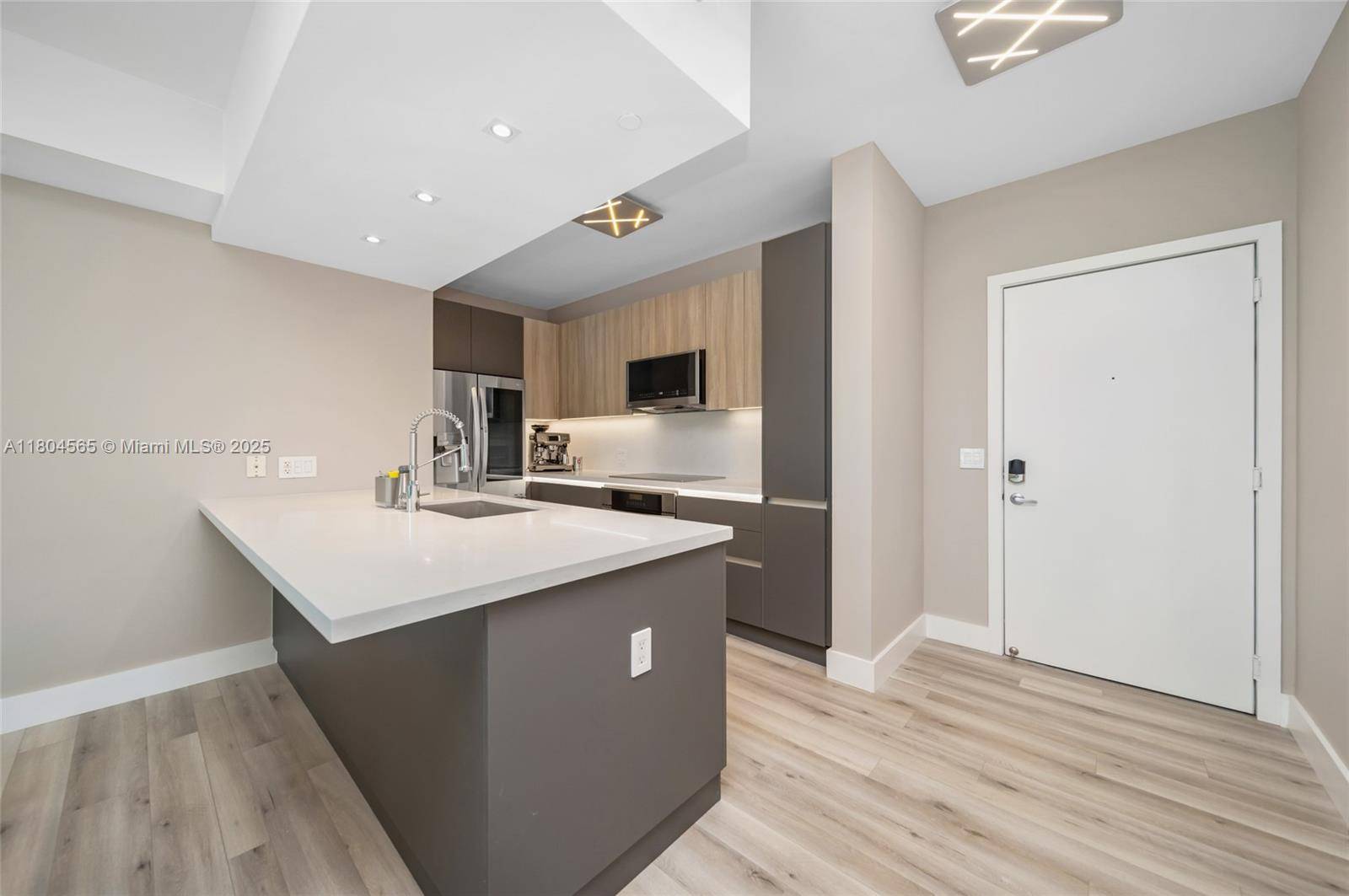 Miami, FL 33131,951 Brickell Ave #2800