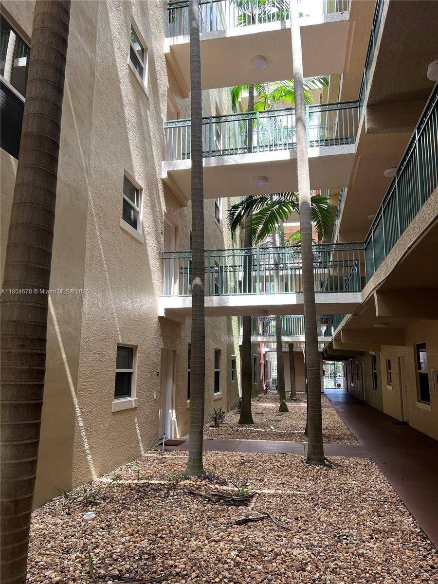 West Palm Beach, FL 33401,1640 Presidential Way #103
