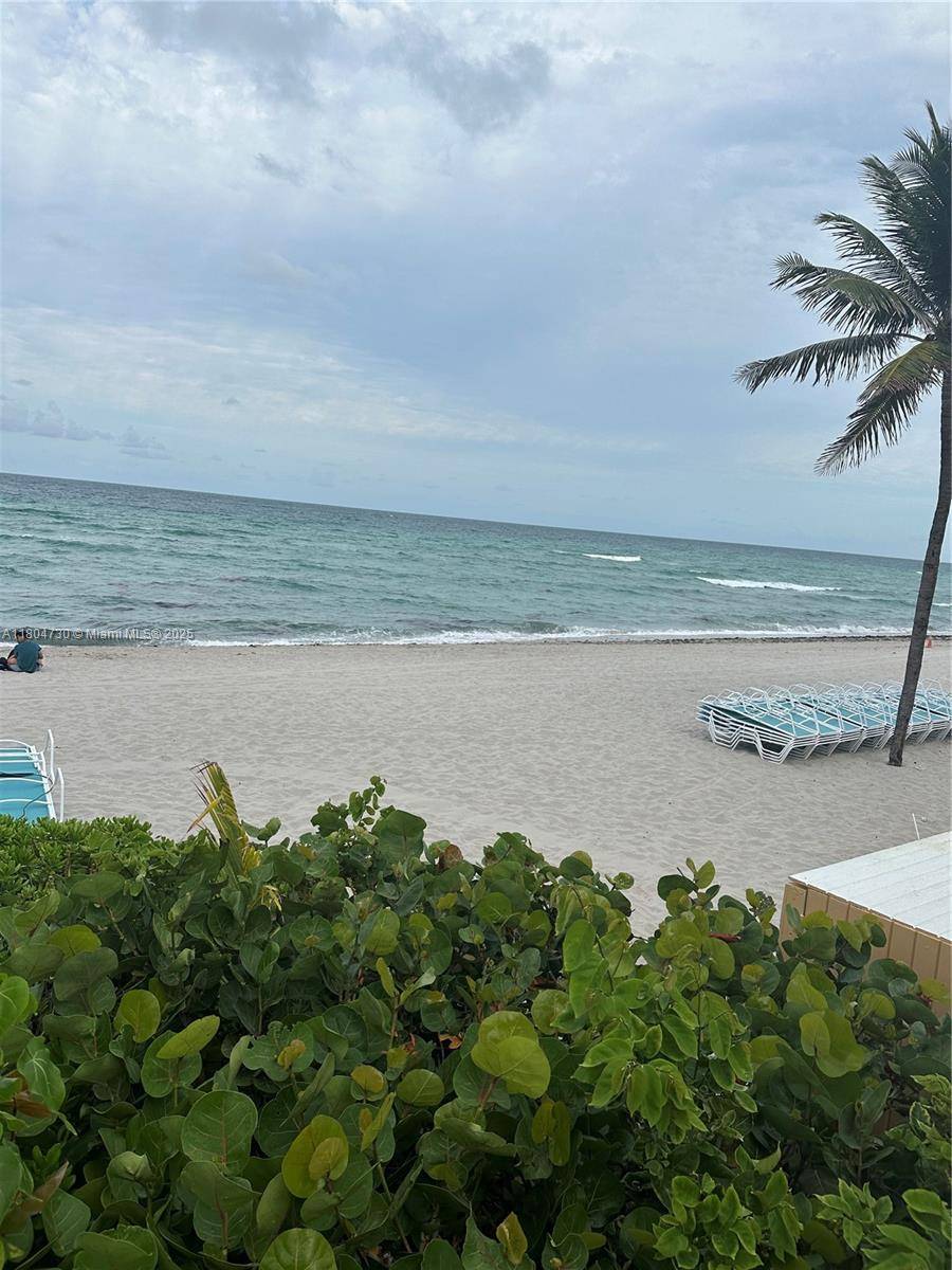 Hollywood, FL 33019,2501 S Ocean Dr #1228