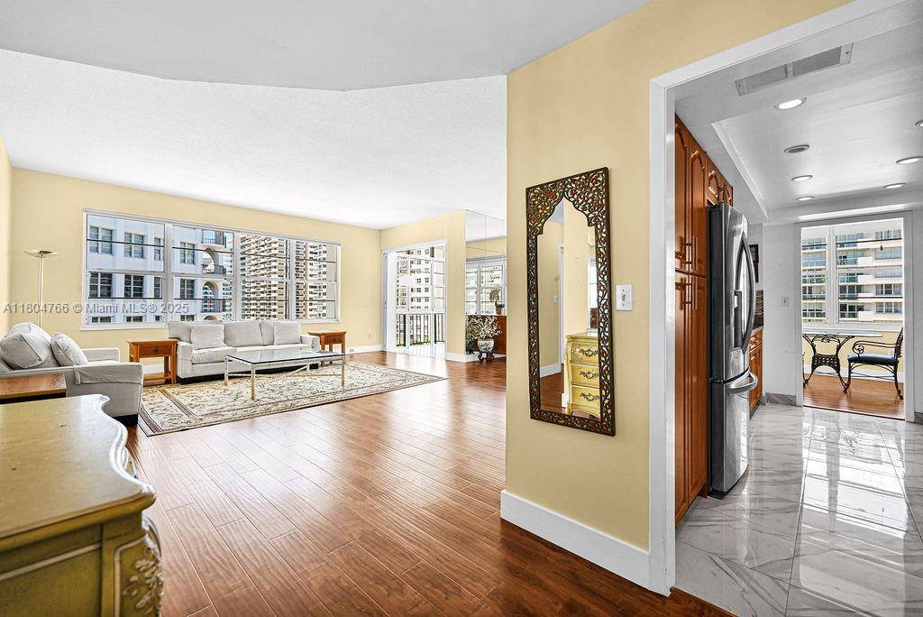 Miami Beach, FL 33140,5640 Collins Ave #8B