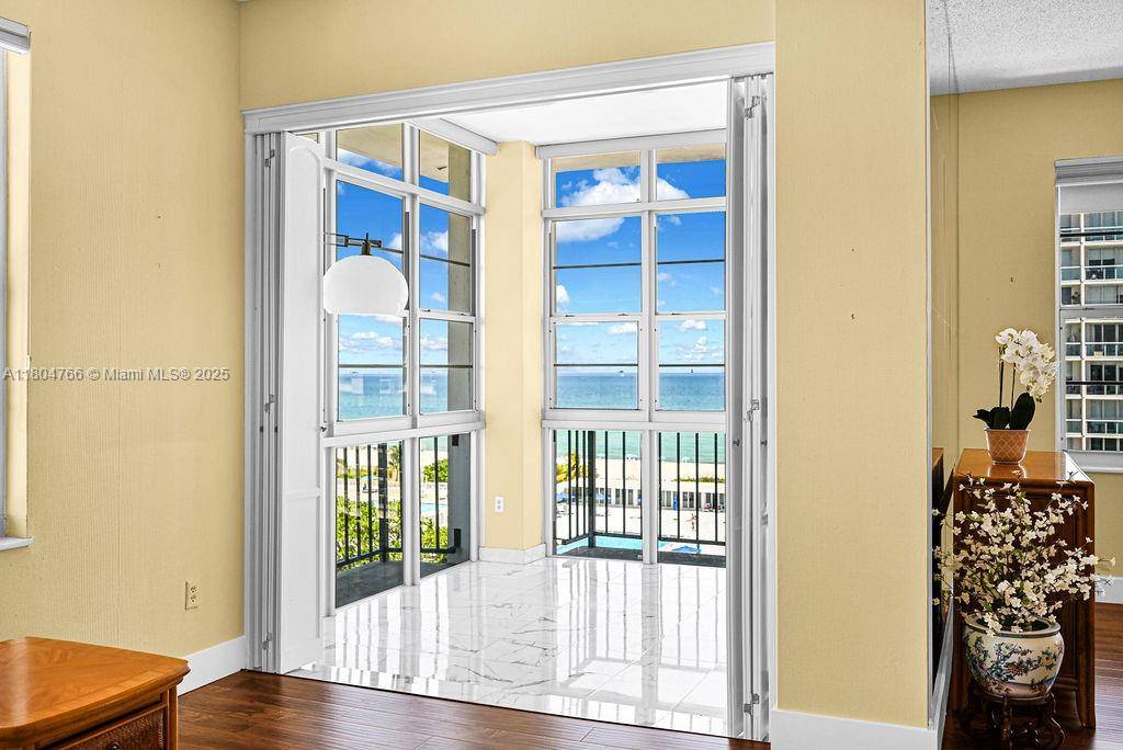 Miami Beach, FL 33140,5640 Collins Ave #8B