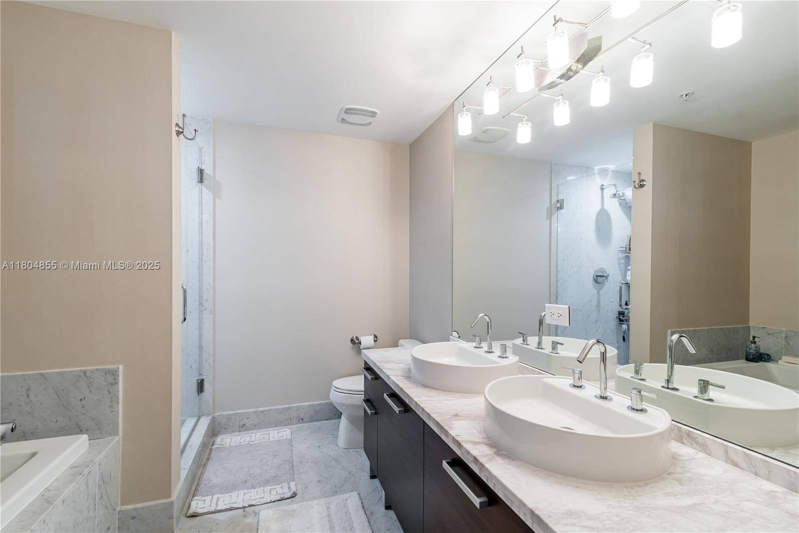 Miami, FL 33132,244 Biscayne Blvd #3703