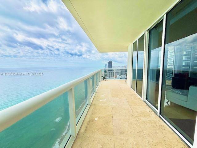 Hallandale Beach, FL 33009,1830 S Ocean Dr #3702