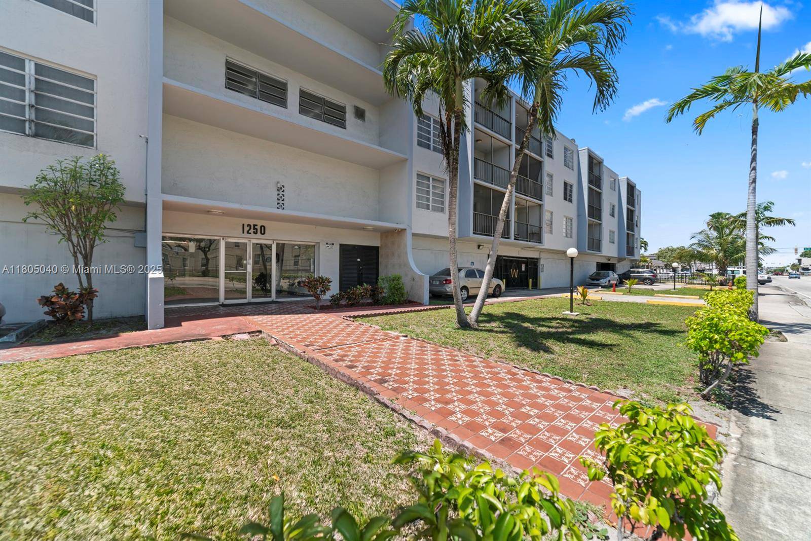 North Miami, FL 33161,1250 NE 125th St #405C
