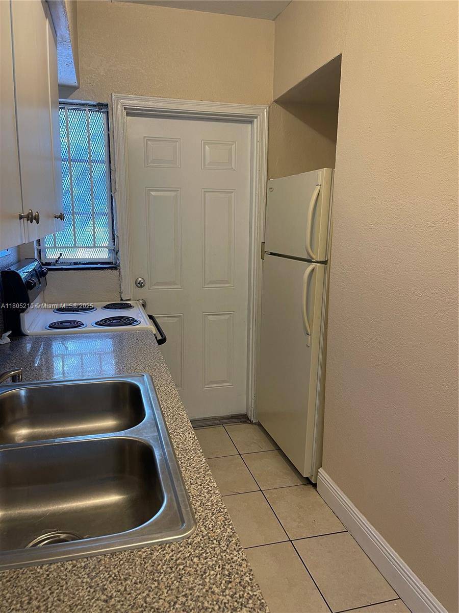Miami, FL 33130,555 SW 7th St #6