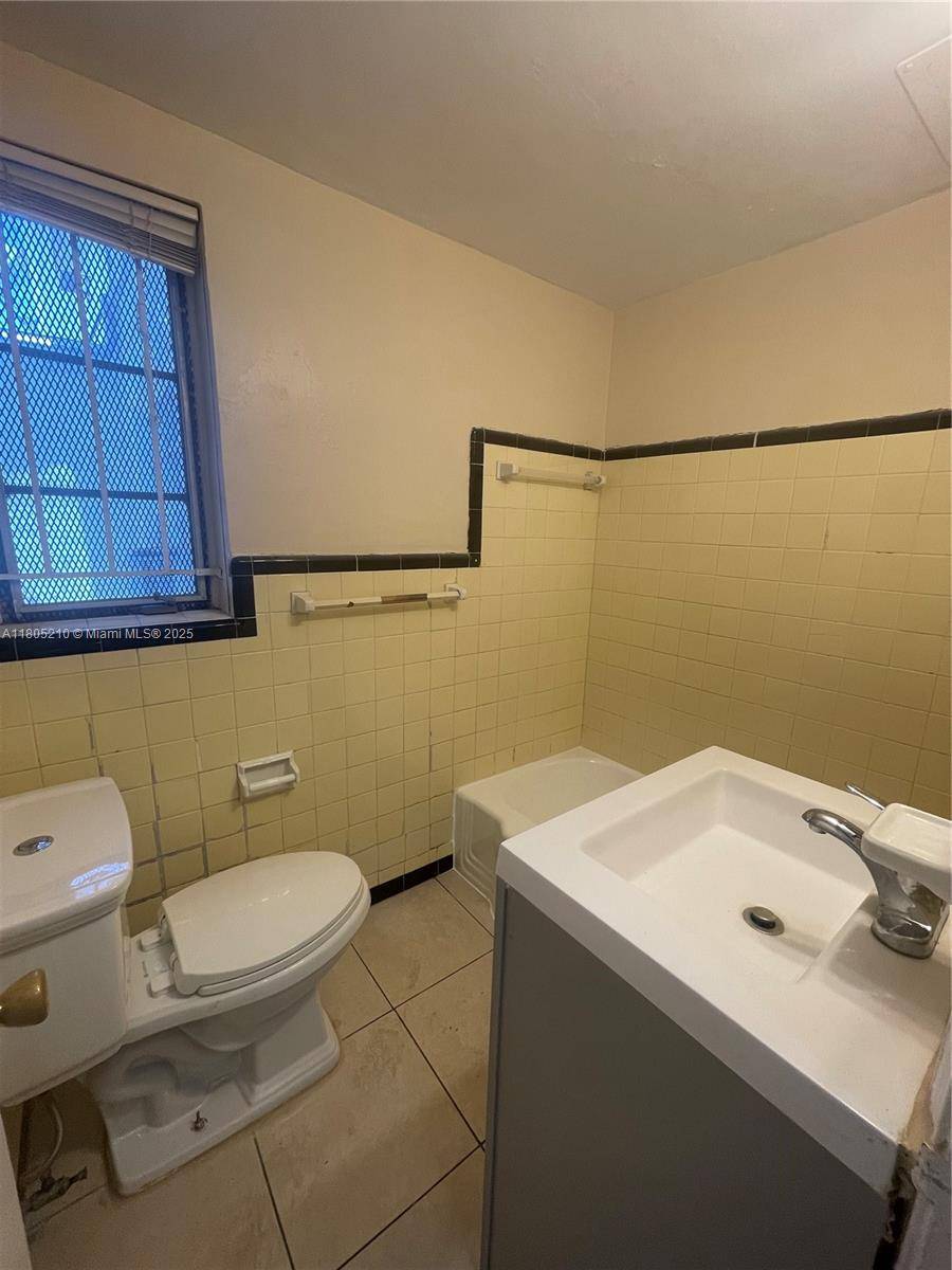 Miami, FL 33130,555 SW 7th St #6