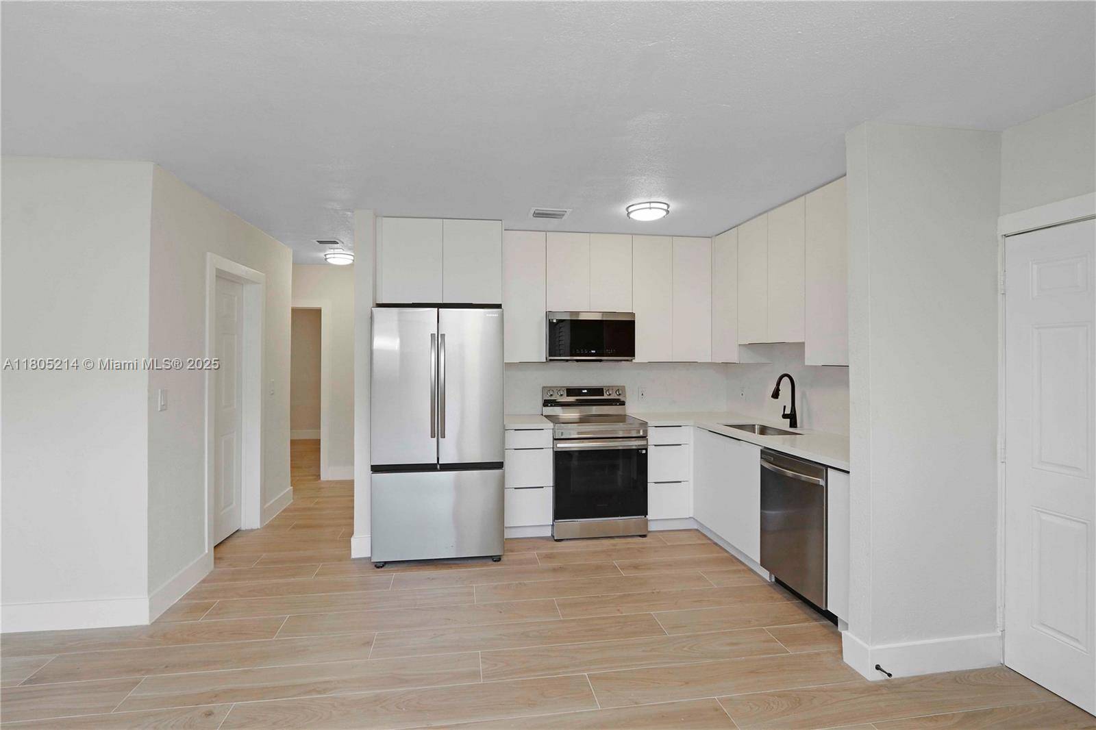North Miami Beach, FL 33162,990 NE 159th St