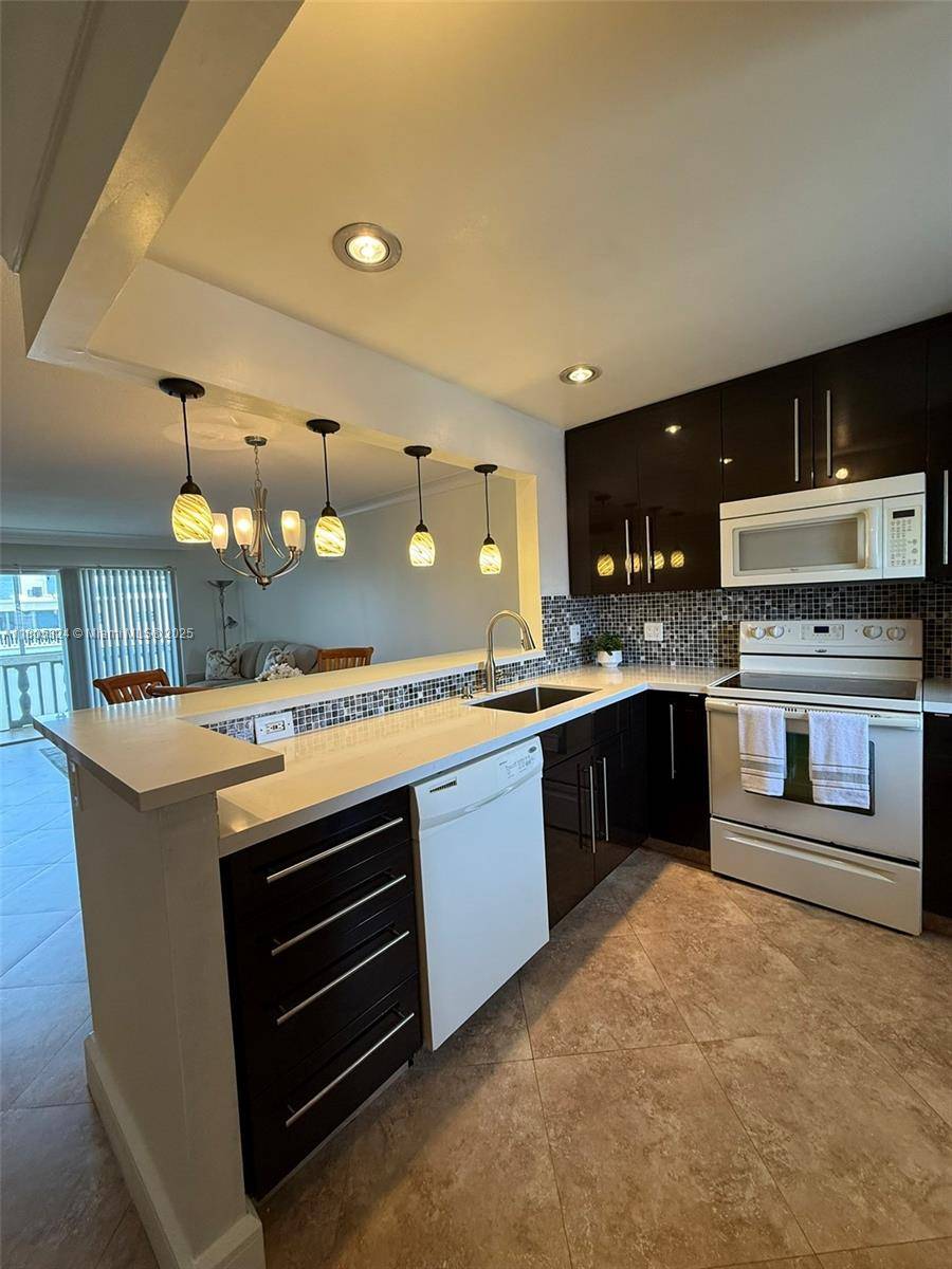 Hallandale Beach, FL 33009,218 NE 12th Ave #503