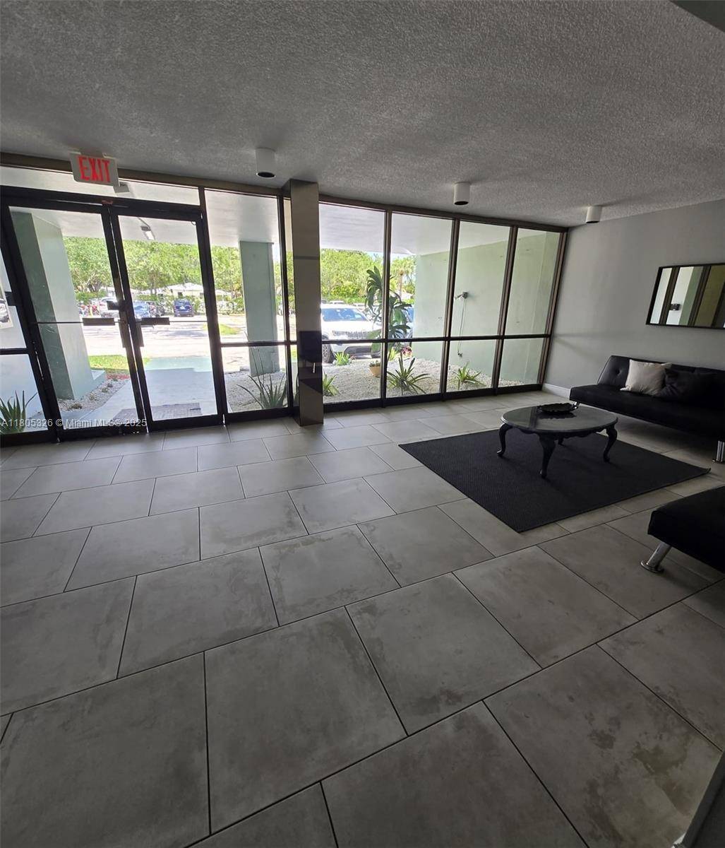 Hollywood, FL 33020,2771 Taft St #205