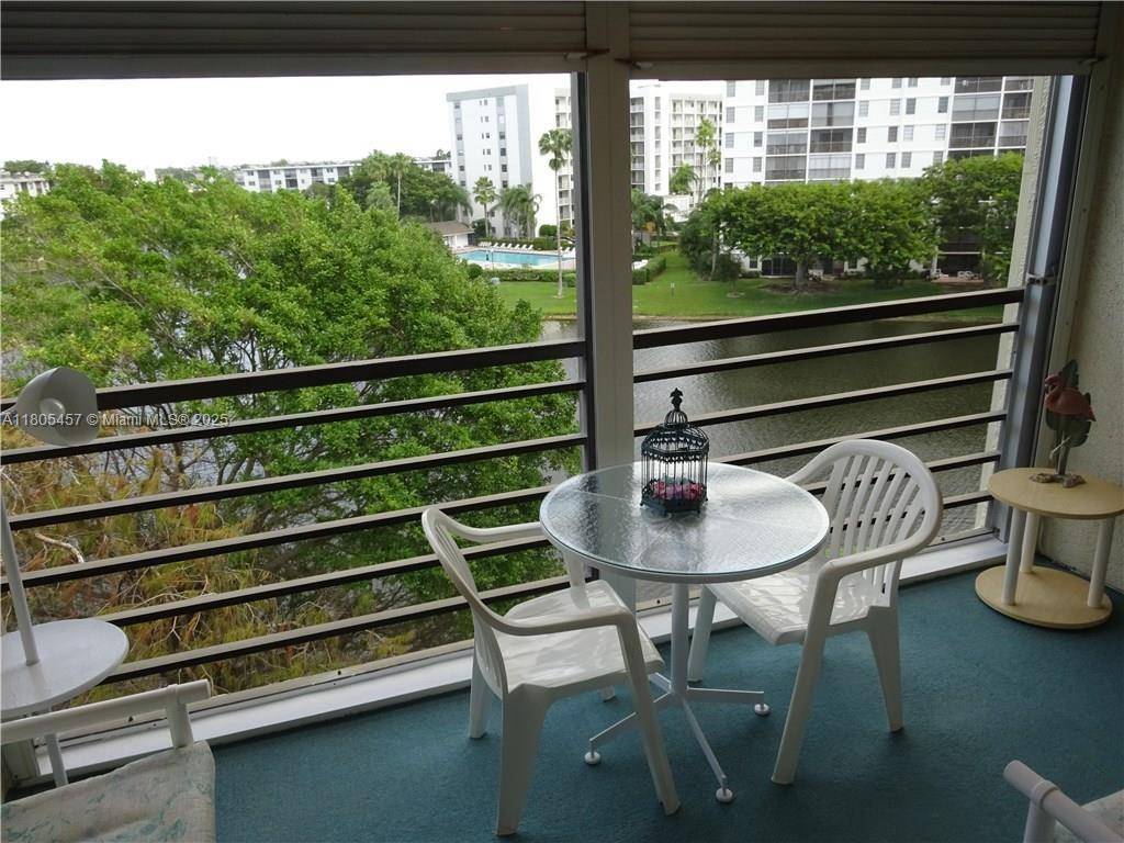Pompano Beach, FL 33069,2309 S Cypress Bend Dr #612C