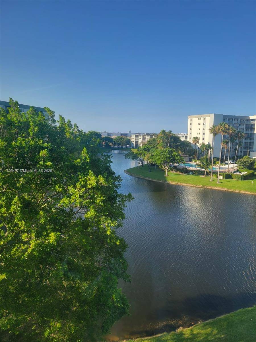 Pompano Beach, FL 33069,2309 S Cypress Bend Dr #612C