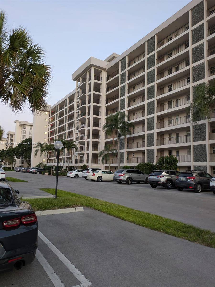 Pompano Beach, FL 33069,3100 N Palm Aire Dr #104