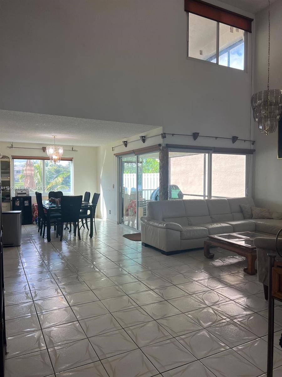 Plantation, FL 33324,897 NW 97th Ave