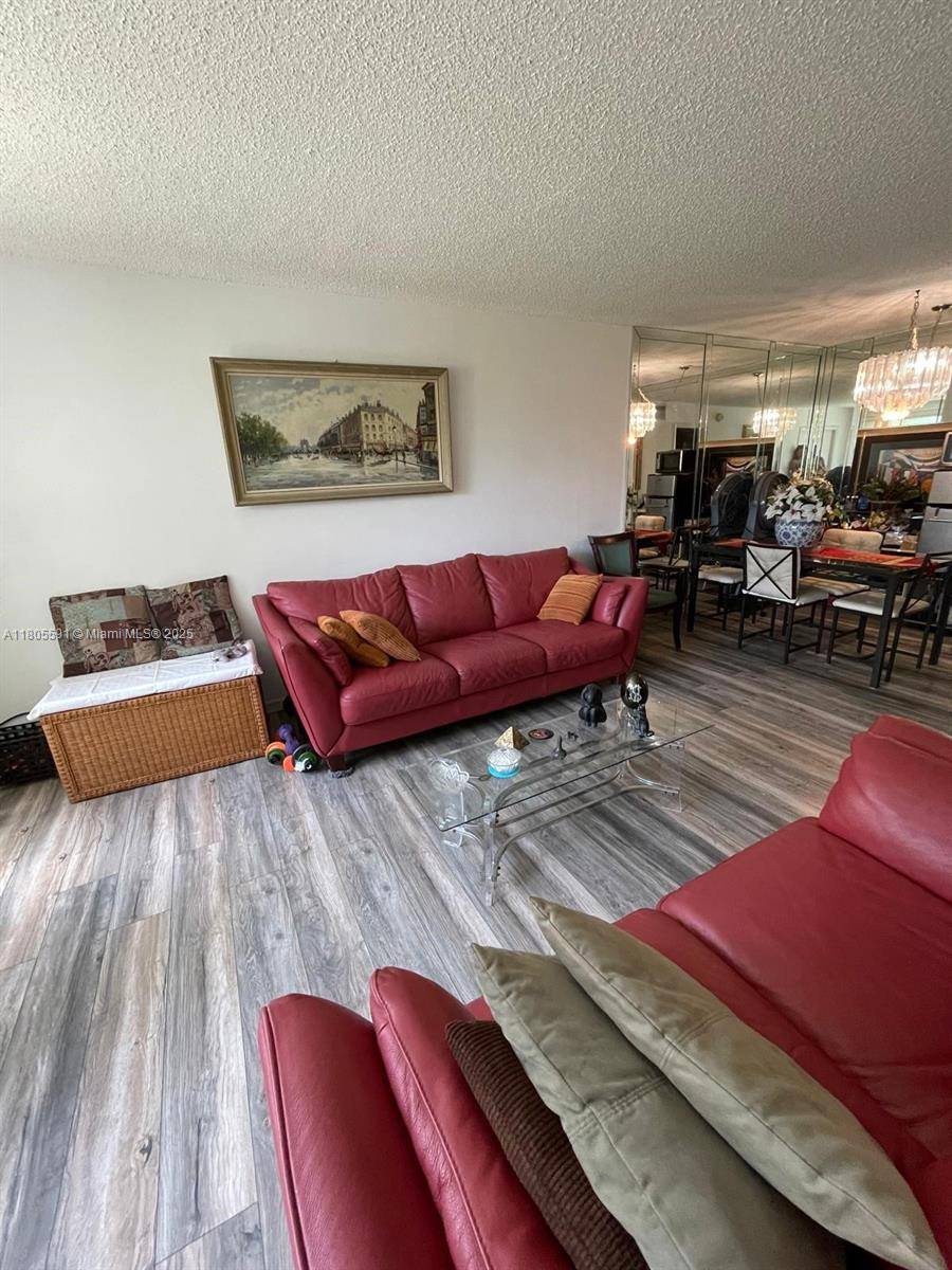 Plantation, FL 33313,7400 NW 17th St #209