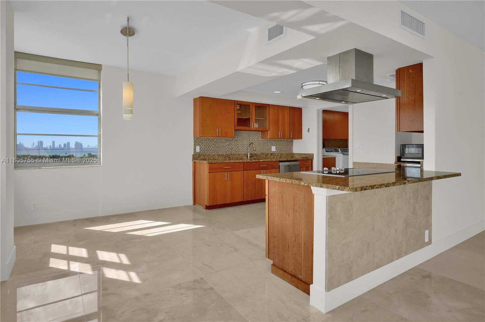 Miami Beach, FL 33140,5660 Collins Ave #15B